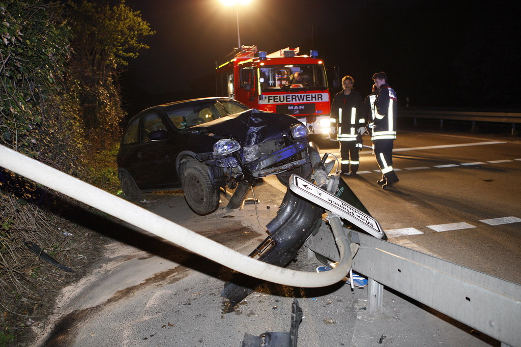 VU Koeln Militaerringstr nach VU zu Fuss gefluechtet P09.jpg